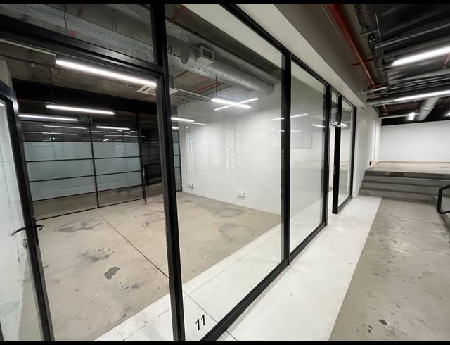 2,129M² BUSINESS TO LET IN WOODSTOCK